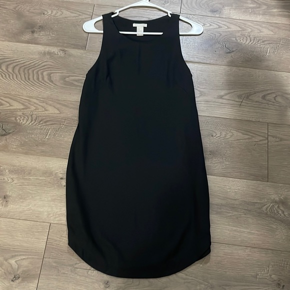 H&M Dresses & Skirts - H & M Women's Sleeveless Black Dress Size 2